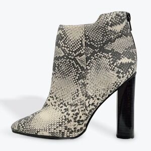 Qupid Women's Snake Print Pointed Toe Stiletto Heel Ankle Boots Size 6.5